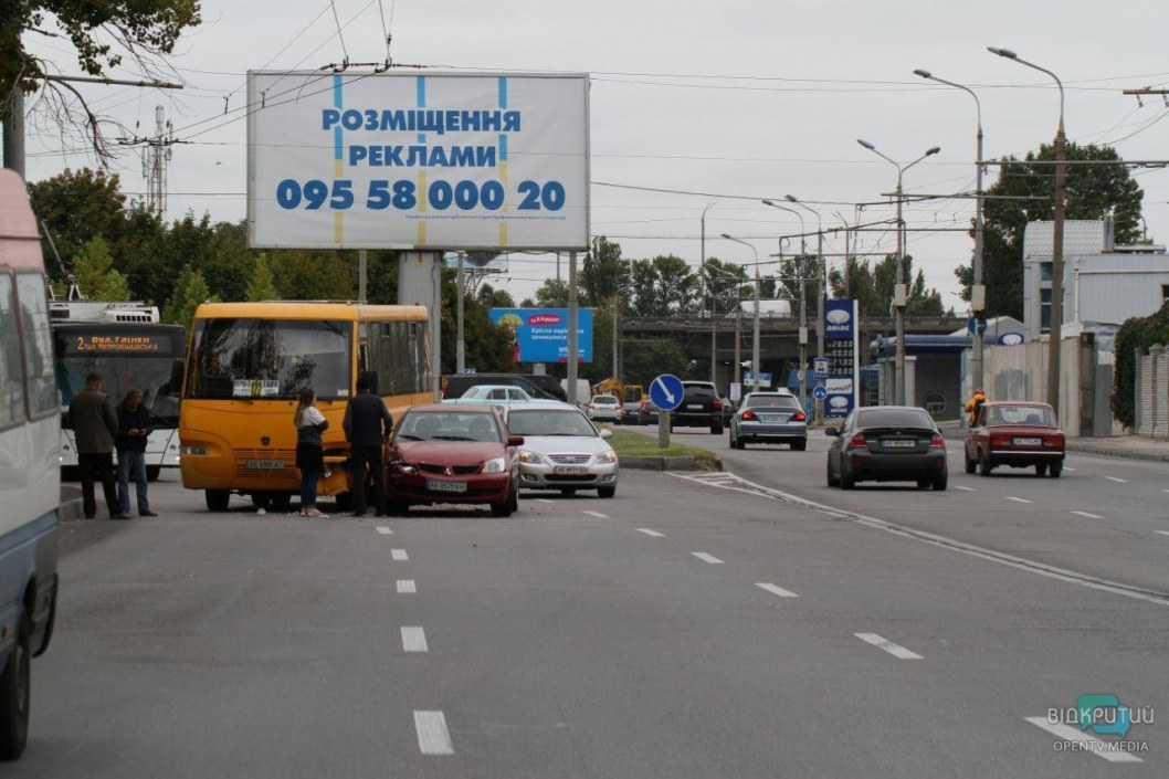 В Днепре в районе Кайдакского моста из-за ДТП парализовано движение троллейбусов - рис. 1