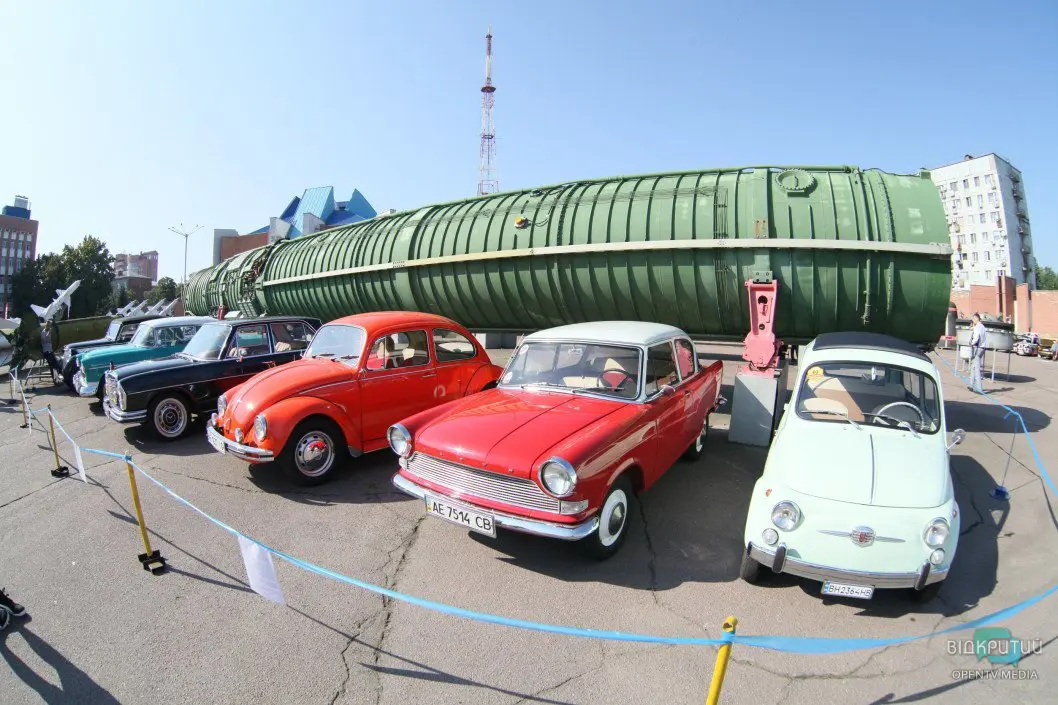 В Днепре проходит масштабная выставка ретро автомобилей «D.A.R.S. 2019» - рис. 12