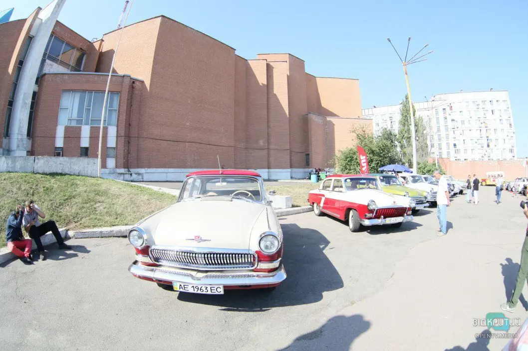 В Днепре проходит масштабная выставка ретро автомобилей «D.A.R.S. 2019» - рис. 7