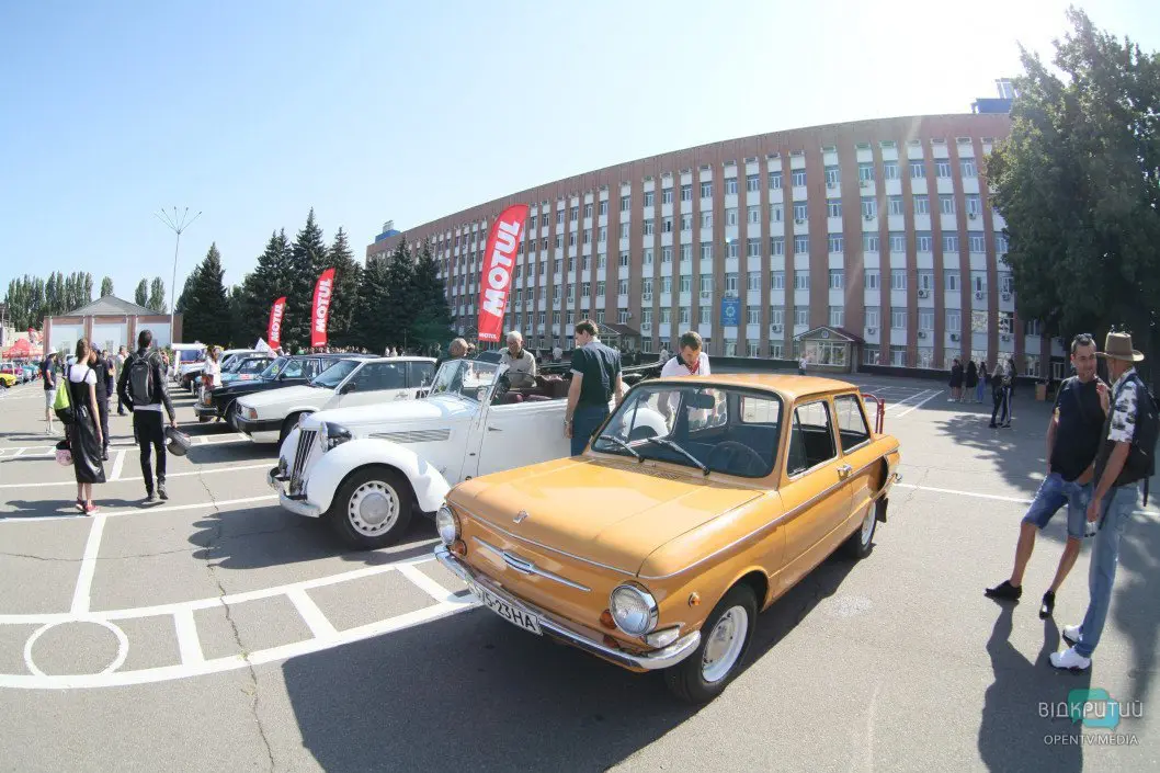 В Днепре проходит масштабная выставка ретро автомобилей «D.A.R.S. 2019» - рис. 4