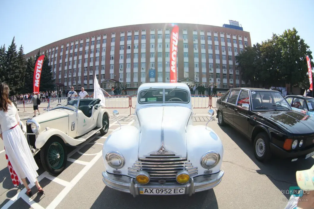 В Днепре проходит масштабная выставка ретро автомобилей «D.A.R.S. 2019» - рис. 6
