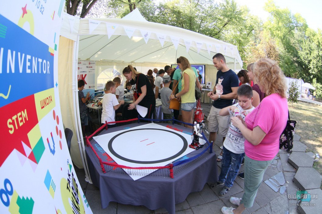 Днепр «захватили роботы»: как проходит фестиваль BestRoboFest - рис. 14