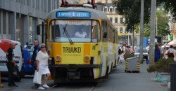 В Днепре трамвай №1 врезался в легковой автомобиль - рис. 5
