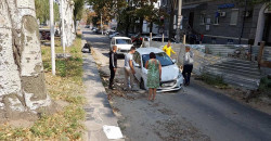 В центре Днепра автомобиль провалился в яму - рис. 8