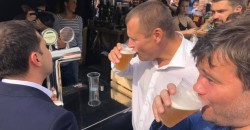 Зеленский выпил пива с Филатовым на День Днепра - рис. 11