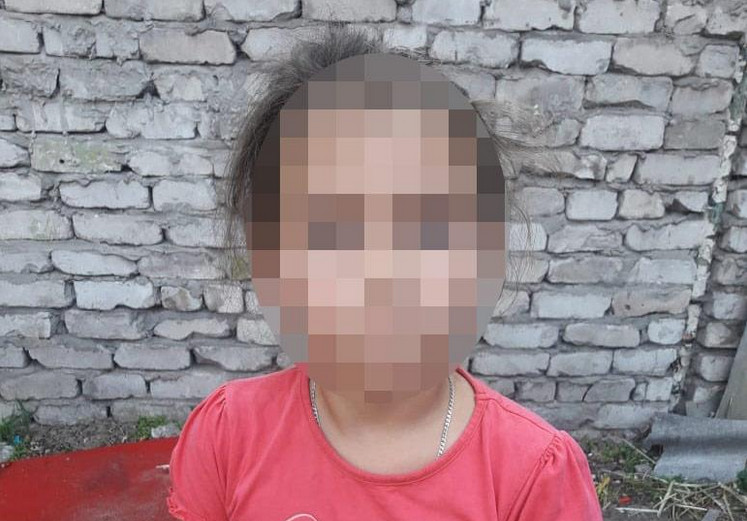 В Каменском двое взрослых ограбили 7-летнюю девочку - рис. 1