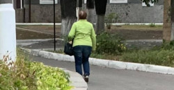 В Днепре на территории госпиталя под видом социального опроса женщина собирает телефоны военных - рис. 20