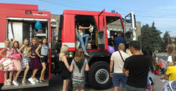 В Никополе День знаний дети провели со спасателями - рис. 20