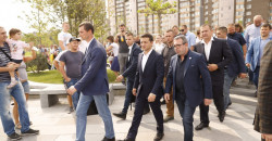 Корбан прогулялся с Зеленским по берегу Днепра - рис. 12
