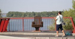 Стало известно, кто создал «кресло мэра» на Новом мосту - рис. 3