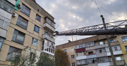 В Марганце спасатели разбирали стекла на балконе - рис. 11