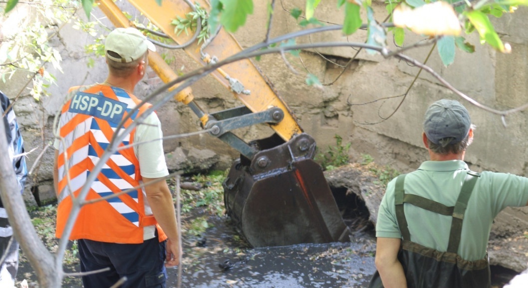 В Днепре очищают реку Гнилокиш от мусора - рис. 1