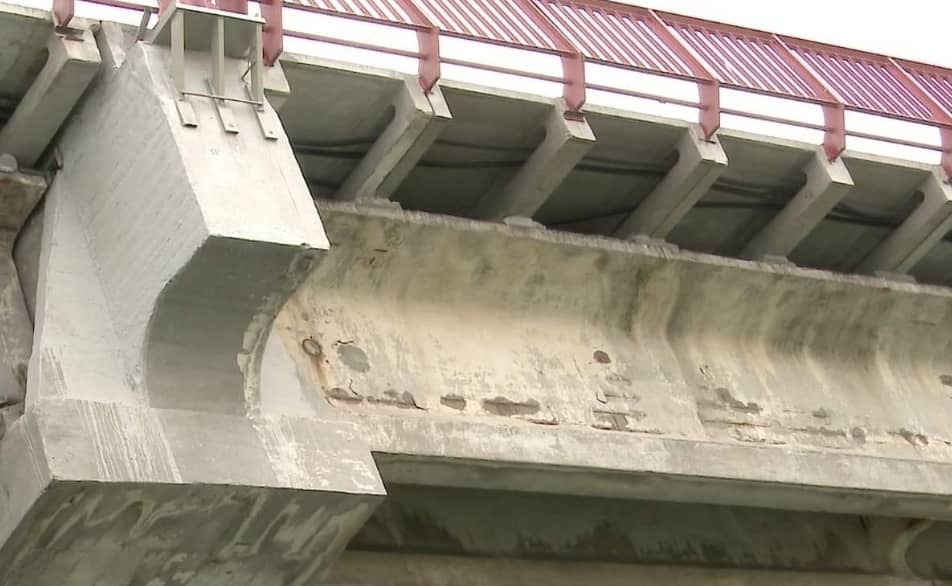 Гнилые балки и трещины: активисты провели инспекцию Нового моста перед открытием - рис. 8