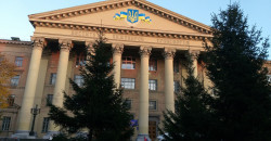 Декоммунизация ДИИТа в Днепре: на главном корпусе вместо серпа и молота изобразили тризубец - рис. 15