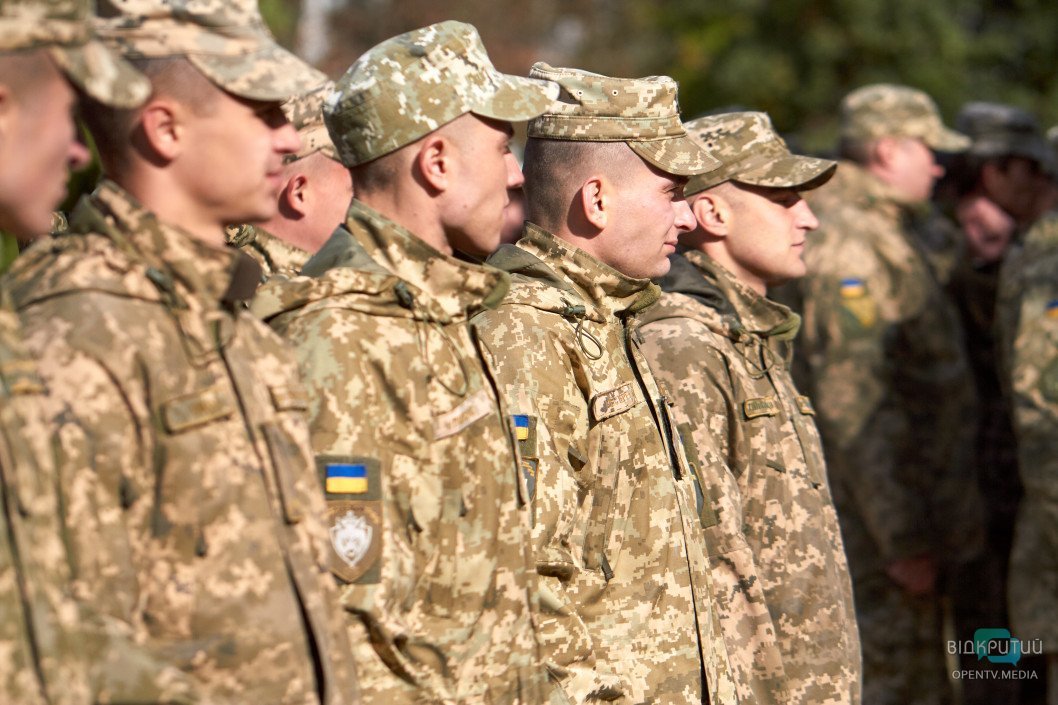 После школы — в армию: в Украине хотят возобновить призыв с 18 лет - рис. 1