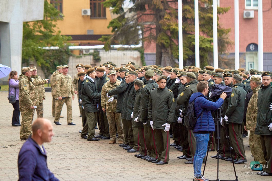 В Днепре более ста парней дали клятву военного лицеиста - рис. 7