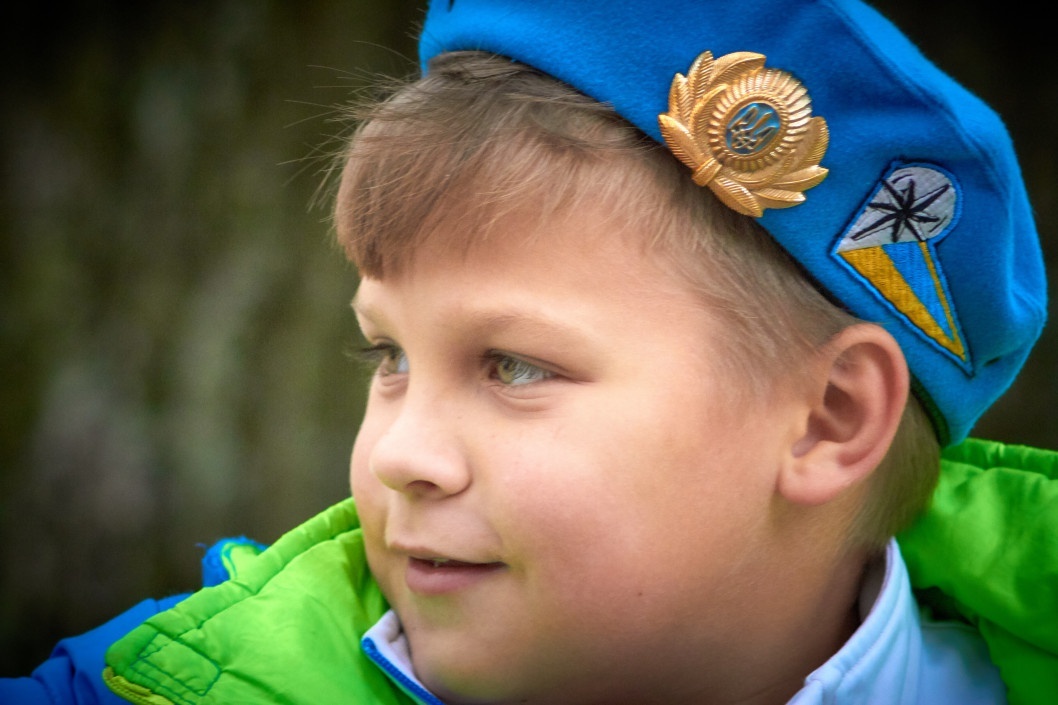 День памяти, праздник, дети в беретах и счастливые парочки: как Днепр отпраздновал День защитника Украины - рис. 15