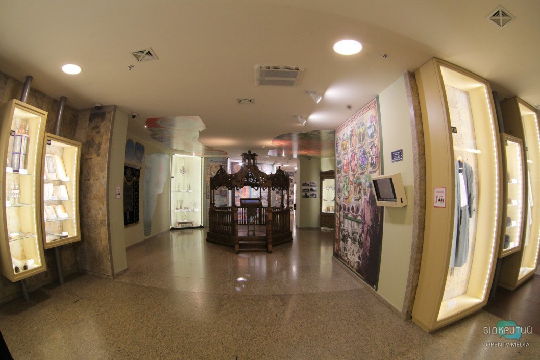 В Днепре в еврейском центре «Менора» открыли выставку, посвященную Холокосту - рис. 1