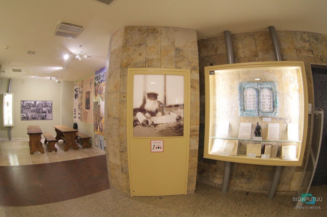 В Днепре в еврейском центре «Менора» открыли выставку, посвященную Холокосту - рис. 2