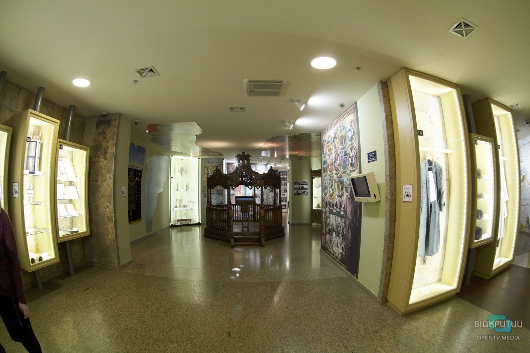 В Днепре в еврейском центре «Менора» открыли выставку, посвященную Холокосту - рис. 8