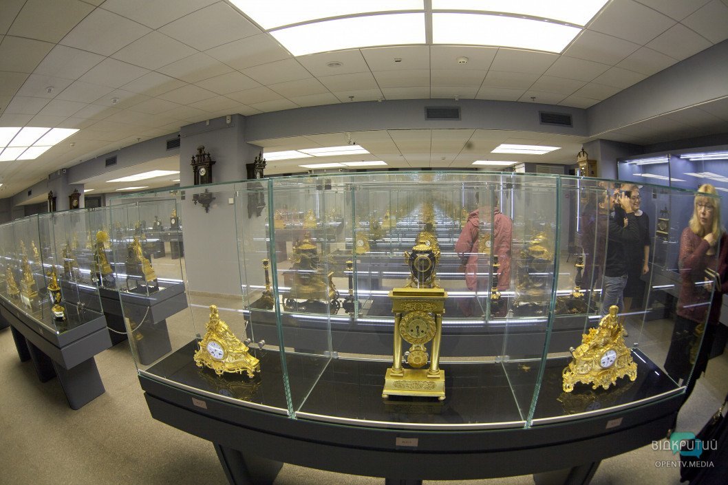 В еврейском центре "Менора" показали экспозицию древних часов - рис. 14