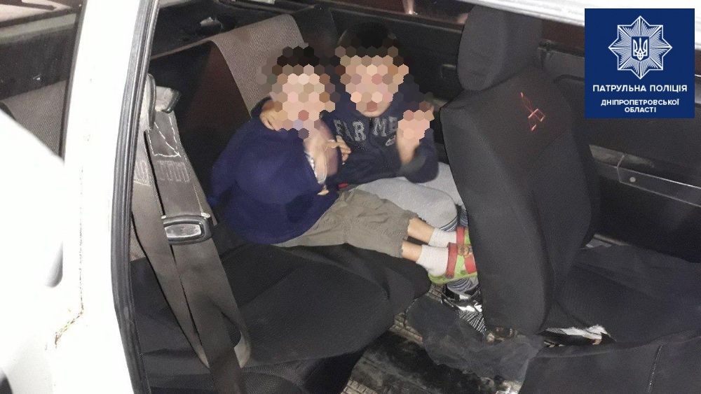В Днепре пьяные родители "покатали" своих несовершеннолетних детей на неисправном автомобиле - рис. 1