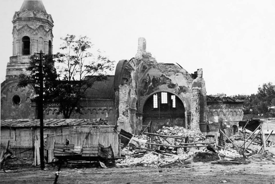 Взорванный мост и руины вокзала: как выглядел Днепр 76 лет назад - рис. 5