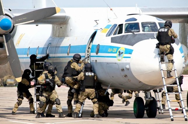 Как в боевике: в аэропорту Днепра террористы "захватят" самолет - рис. 2