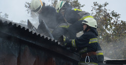 В Днепре пятнадцать пожарных более двух часов тушили частный дом - рис. 21