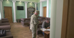 На залізничному вокзалі відкрили нову кімнату для відпочинку військових - рис. 12