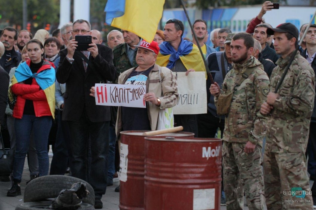 В Днепре состоялся митинг против капитуляции Украины - рис. 6