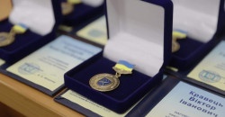 В Днепре ко Дню защитника Украины вручили награды ликвидаторам аварии ЧАЭС и участникам боевых действий - рис. 3