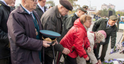Возле памятника 152-й стрелковой дивизии встретились ветераны и молодежь - рис. 13