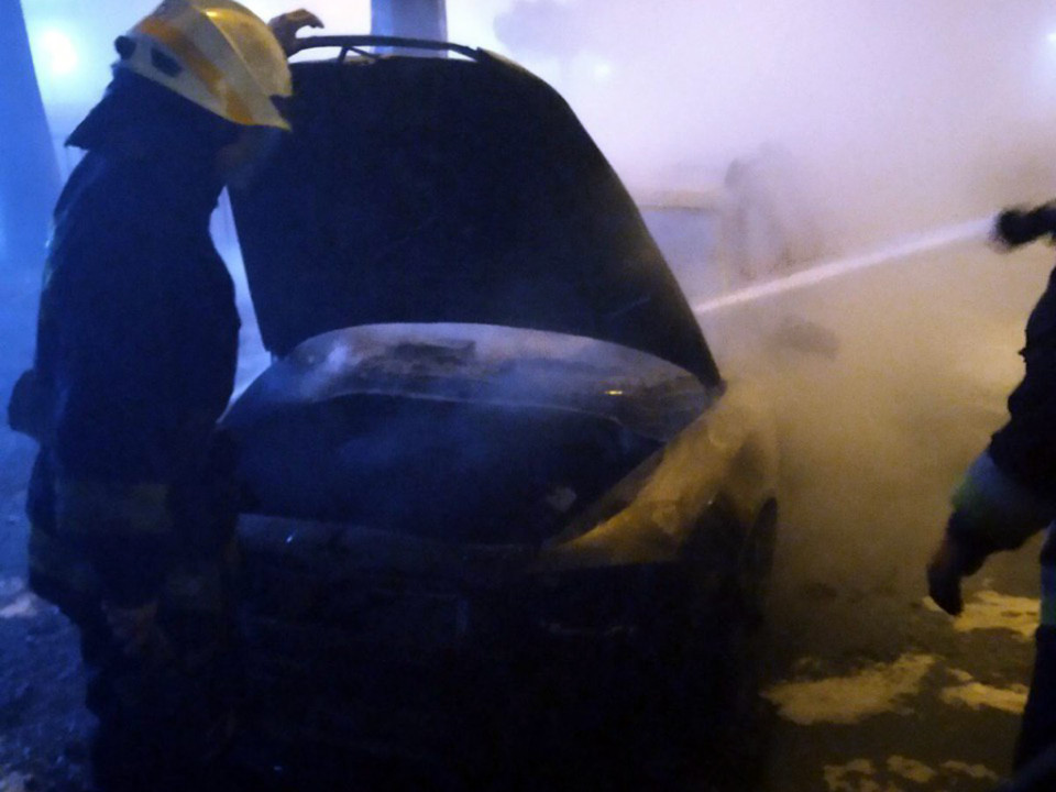 Поджог или случайность: в Днепре снова горел автомобиль - рис. 1