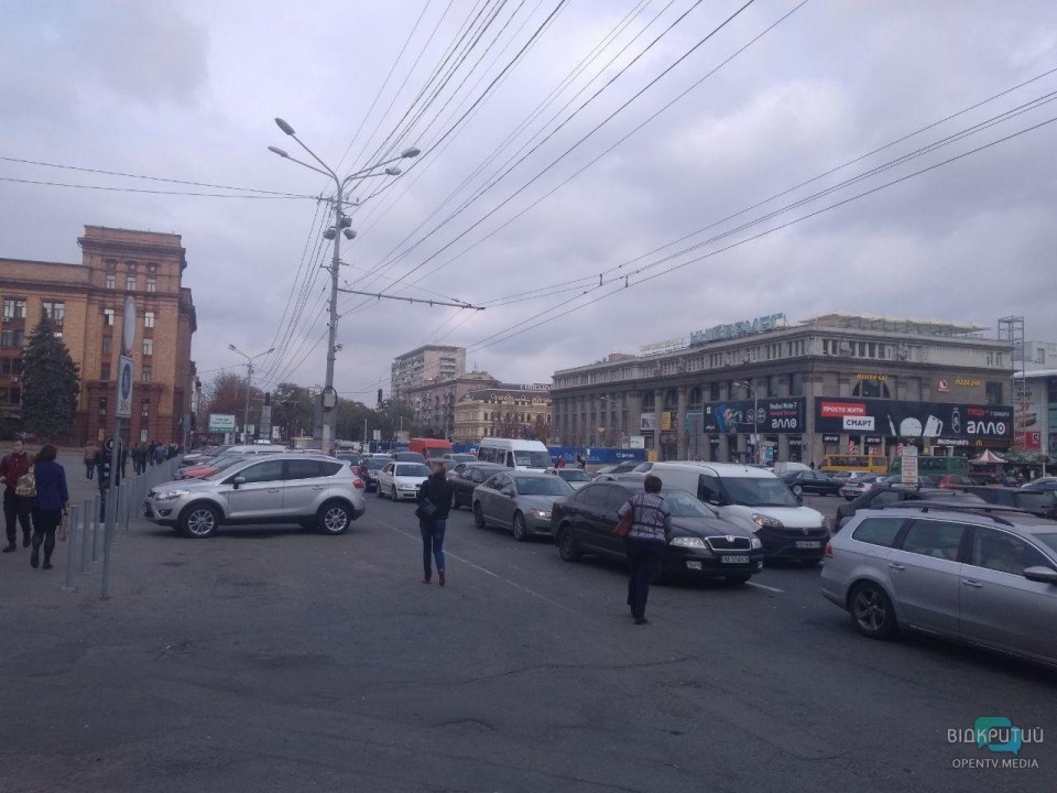 ДТП с участием маршрутки в центре Днепра: пострадал один человек - рис. 5