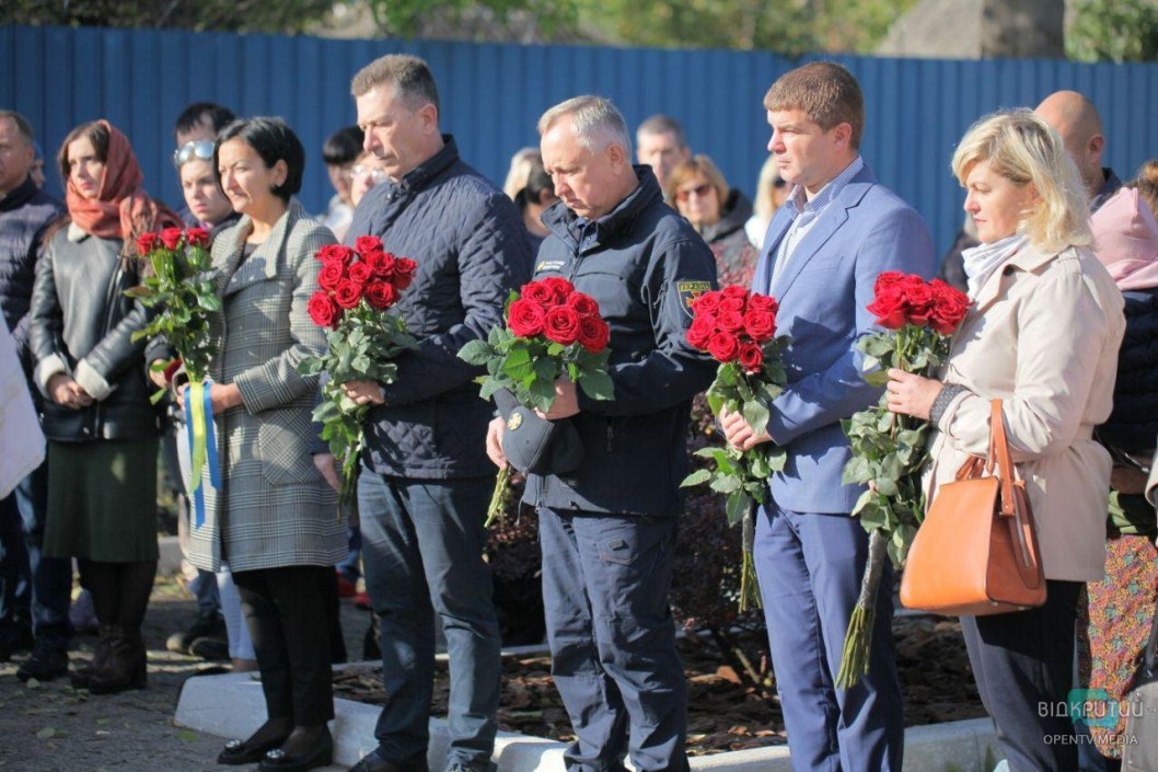 В Днепре почтили память погибших во время взрыва дома по улице Мандрыковская - рис. 11