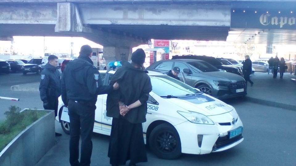 В Днепре полиция гналась за священником с георгиевской лентой - рис. 2