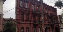 Дом с 1 стеной на Исполкомовской