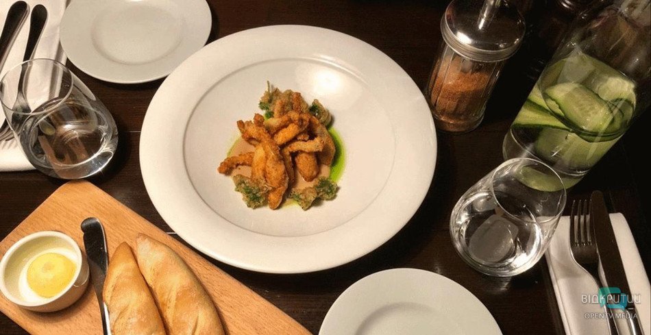 Жареные сверчки и филе каракатицы: 7 экзотических блюд, которые можно попробовать в кафе Днепра - рис. 1