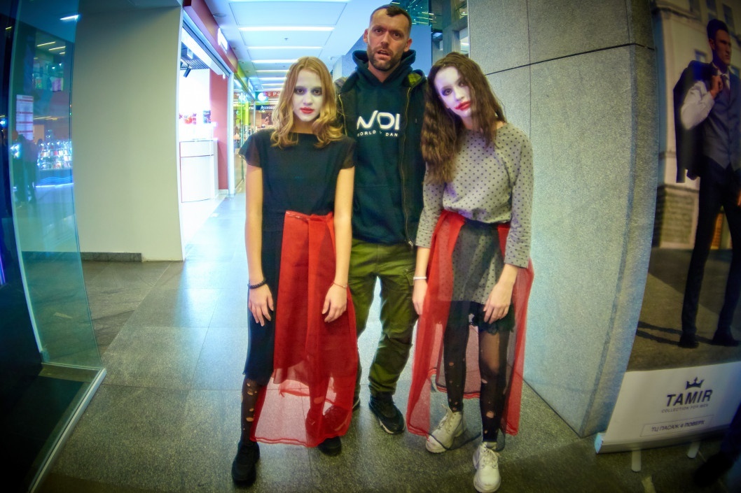 Вурдалаки танцевали с феями и зомби: как в Пассаже прошел Бал нечисти - рис. 15