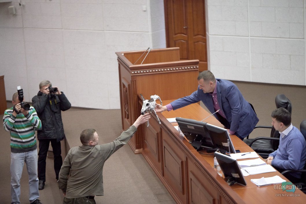 Скандал вокруг ТЭС, "скелет" для Лысенко и запрет на шум: итоги сессии горсовета Днепра - рис. 12