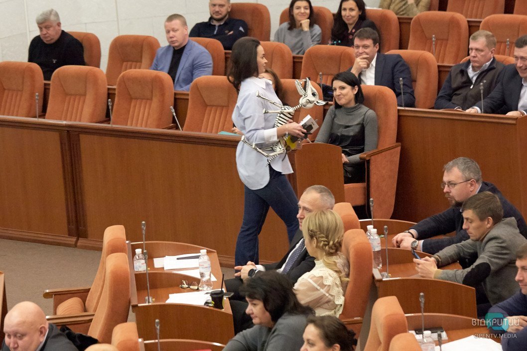 Скандал вокруг ТЭС, "скелет" для Лысенко и запрет на шум: итоги сессии горсовета Днепра - рис. 15