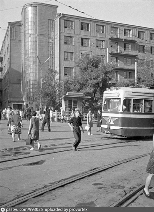 Стройка у памятника Славы и арка в Севастопольском парке: как выглядел Днепр в конце 1960-х годов - рис. 8