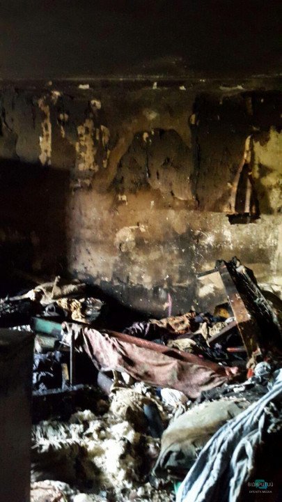 Комнаты были завалены мусором: на проспекте Героев женщина чуть не сгорела живьём в квартире - рис. 3