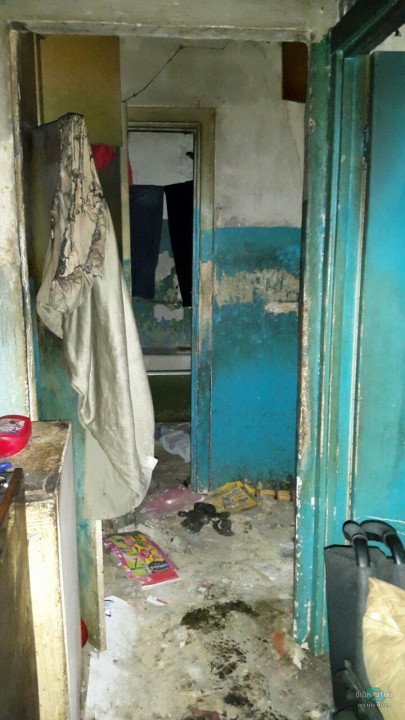Комнаты были завалены мусором: на проспекте Героев женщина чуть не сгорела живьём в квартире - рис. 5