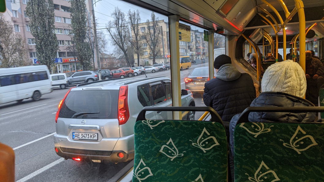 Гигантская маршрутка: в Днепре на 88-м маршруте теперь ездит автобус-гармошка ВИДЕО - рис. 1