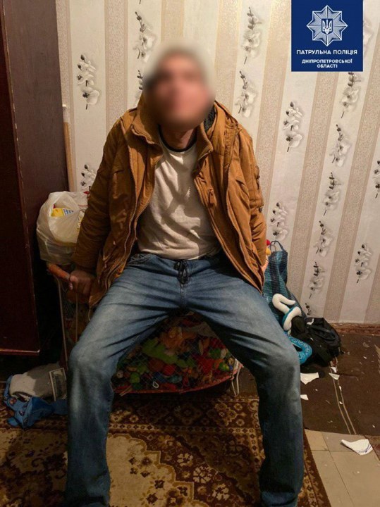 Повсюду грязь и ванная с червями: в Днепре полиция забрала детей у горе-родителей - рис. 3