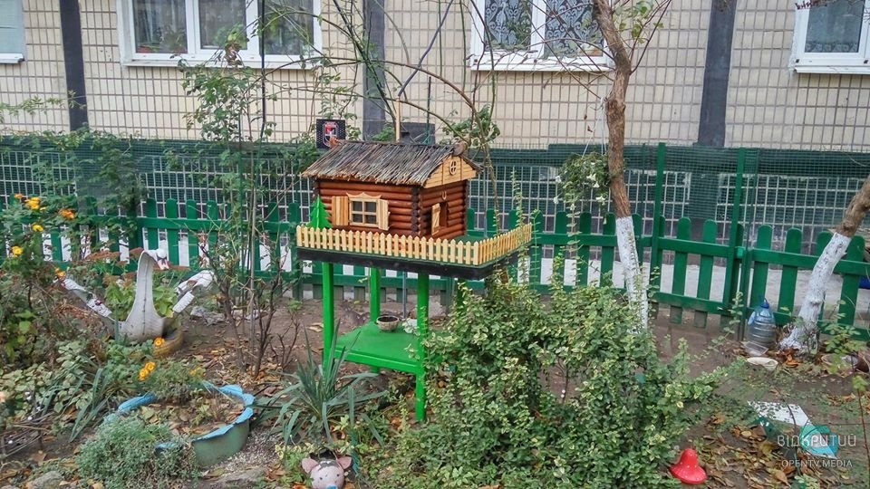Со ставнями и дымоходом: днепрянин создал отапливаемый домик для уличных котов - рис. 3