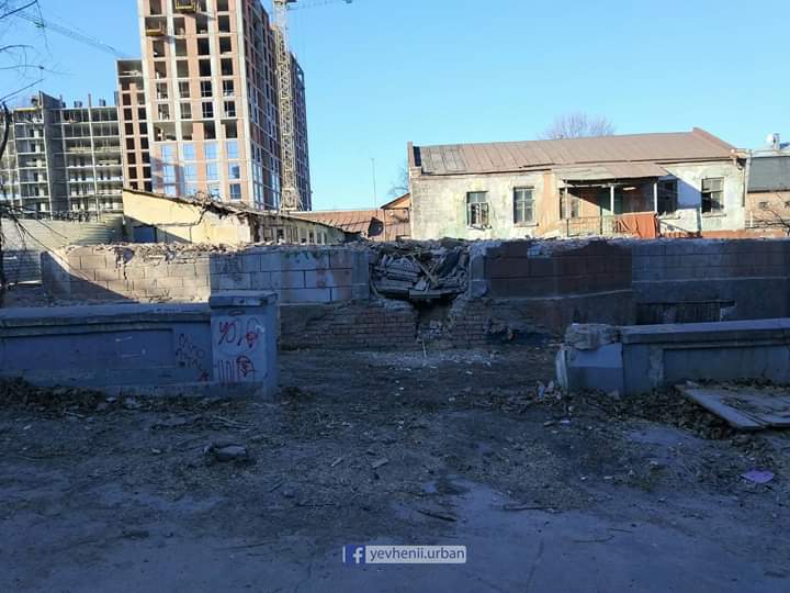 Конец эпохи: в Днепре снесли церковь больницы Красного Креста - рис. 1