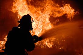 Погиб мужчина: в Синельниково тушили пожар в жилом доме - рис. 1